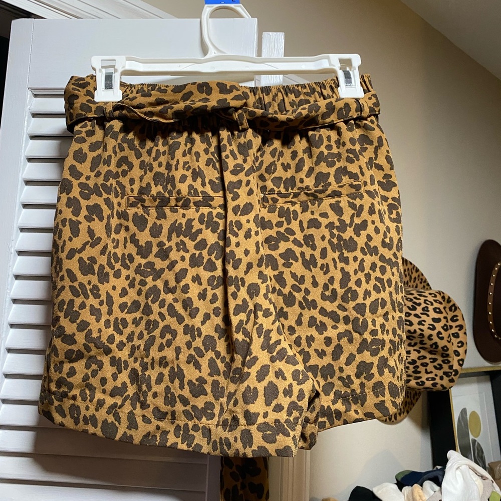 Cheetah shorts with fabric belt